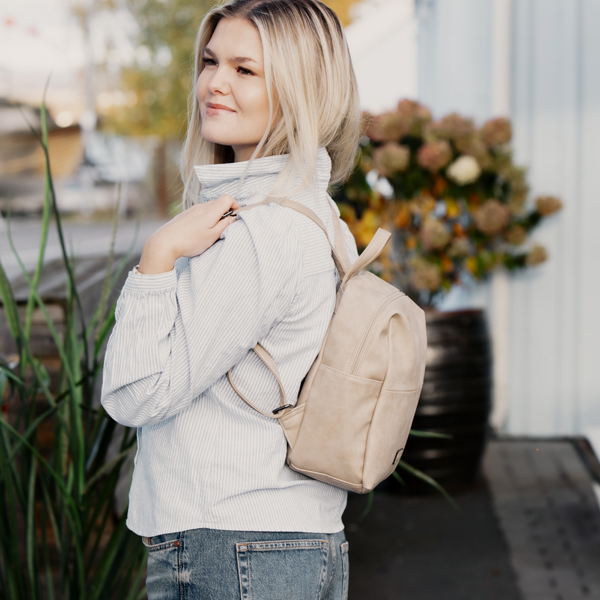 Duffy Beige Rygsæk i Kunstlæder – Stilfuld og Praktisk